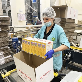 «Добродія Фудз», що входить до агрохолдингу Agricom Анатолія Шкрібляка, 49, відносно пощастило. Потужності збереглись, однак російські військові розграбували завод, залишили купу сміття й замінували територію. /надано пресслужбою