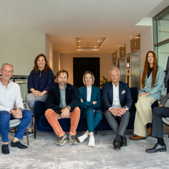 Зліва направо: Наталія Попович, Пітер Ернстінг, Елісон Поттс, Ростислав Вовк, Олена Вовк, Пітер Терман, Юліана Вовк, Андрій Цегелик, Доктор Штеффен Ернст /пресслужба Enzym Group