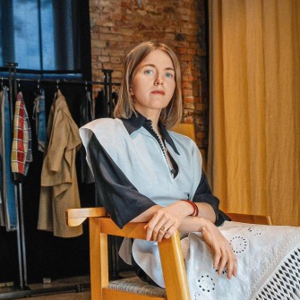 Лілія виросла в родині, де три покоління чоловіків за материнською лінією були кравцями: прадідусь, дідусь і дядько. Каже, що бажання шити у неї з дитинства. /Фото Артем Галкін