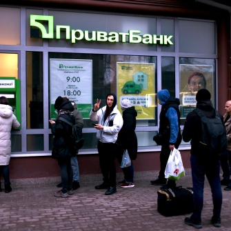 Что известно о масштабном сбое в ПриватБанке. Системы восстанавливаются, кибератака РФ маловероятна /Getty Images