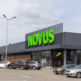 Novus, супермаркет, Україна /Shutterstock