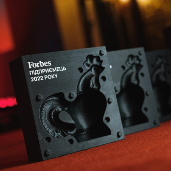 Предпринимателями 2022 года по версии Forbes Ukraine стали основатели «Новой Почты» Вячеслав Климов и Владимир Поперешнюк. /Антон Забельский для Forbes Украина