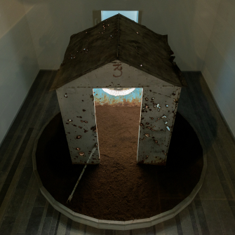 Робота Жанни Кадирової «Будинок культури». Фото надане PinchukArtCentre. Фотограф Сергій Іллін