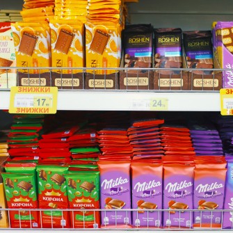 Roshen, Ашан /Shutterstock