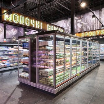 Прибыль на уровне нуля и тотальная энергоэффективность. Рост тарифов на электричество заставляет ритейл и производителей пищи поднимать цены. Что они делают, чтобы это не почувствовали покупатели /Shutterstock