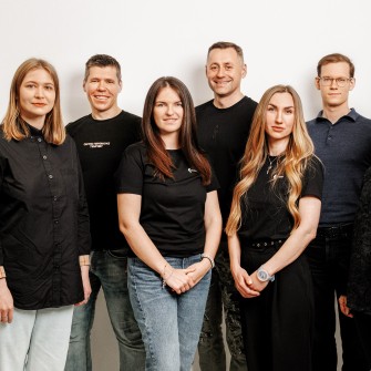 «Генезийский» цвет. В Genesis около 100 лидеров направлений и 20 СЕО бизнесов. При достаточной настойчивости, неравнодушии, системности и таланте любой из «рядовых» сотрудников может стать руководителем. /Антон Забельский для Forbes Украина