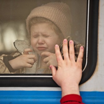 Мандрівники
мимоволі. Половина українських дітей залишили власні домівки з початку війни, згідно з даними ЮНІСЕФ. 22 березня 2022 р. /Getty Images