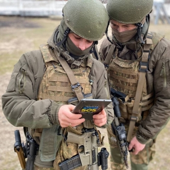 Волонтерський софт – фронту. «Армія SOS» розробила систему «Кропива», якою користується близько 90% артилеристів. Подарувала її державі і продовжує постачати військовим тисячі планшетів із софтом. /з особистого архіву