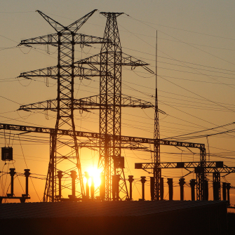 Електричні опори поблизу міста Покров, Дніпропетровська область /Getty Images