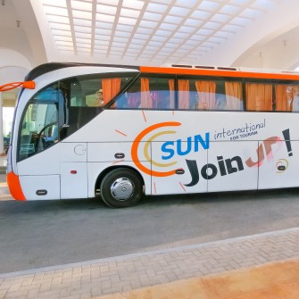 В поисках туриста. Украинский туристический рынок рухнул. Join UP!, «Поехали с нами» и другие учились продавать туры в соседних странах. Результаты экспансии /Shutterstock