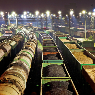 Война отрезала Украину от моря, а металлургов и аграриев практически от всего экспорта. Как теперь вывозить товар за границу /Shutterstock