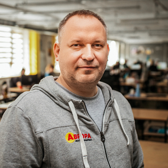 За «военный» 2022 год совладелец сети магазинов «Аврора» Лев Жиденко, 43, вместе с партнерами открыли с нуля или восстановили 125 магазинов. /из личного архива