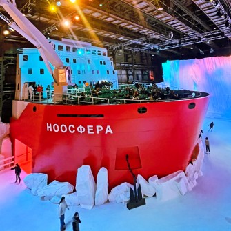 Кіностудія Довженка перетворюється на Антарктичну станцію «Академік Вернадський» /Вероніка Масенко, Марина Калиновська; колаж Forbes Ukraine