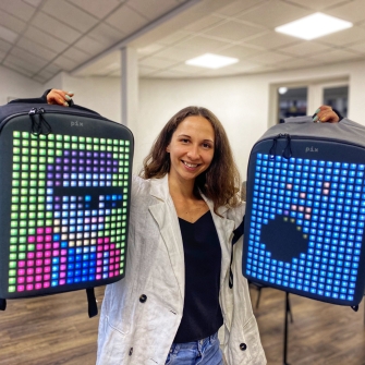 Украинский Pix продавал рюкзаки с экранами в 60 странах, а теперь закрывается. Какие возникли проблемы и кто будет возрождать бизнес /Pix Backpack