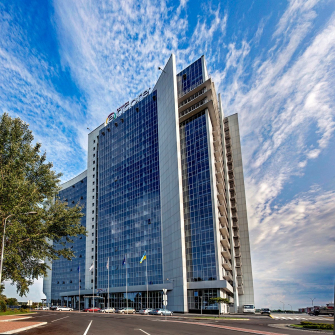 Готель Ramada Encore і бізнес-центр Європа /Facebook