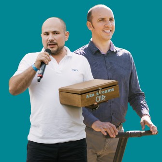 Сергей Белоусов (слева) и Степан Михайлов (справа), создатели платформы AIR Media Tech /из личного архива