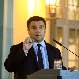 «Отказ Украины от НАТО разорвет страну изнутри – это и есть план Кремля». Павел Климкин о переговорах /Getty Images