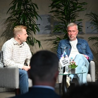 На фото (слева направо): диджитал-редактор Forbes Ukraine Виктор Кищак, соучредитель Film.ua Group Сергей Созановский и CEO Starlight Media Александр Богуцкий. Фото: Kyiv Media Week