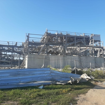 Россияне обстреляли уже разрушенный ими завод Zeus Ceramica в Славянске (фото)