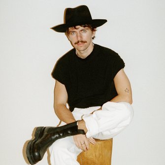 Рулан Багінський, дизайнер капелюхів. /з особистого архіву