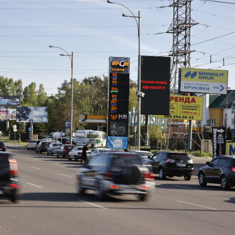 Черга на київську заправку в середині травня /Getty Images