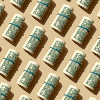 Не «тысяча Зеленского», а почти 100 000 грн от Шмыгаля. Кабмин запустил «Руку помощи»: деньги получат малообеспеченные, готовые пойти в предприниматели. Хорошая ли это идея?&nbsp;&nbsp; /Фото Getty Images