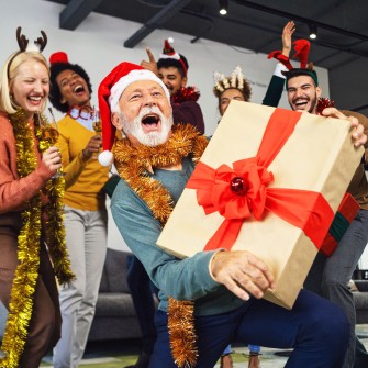 Новогодние сувениры – важная часть мотивации команды. Как сделать подарок, который понравится сотрудникам? Опыт украинских компаний /Getty Images