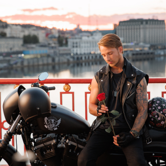 шоу Холостяк у цифрах /Starlight Media