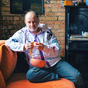 Олександр Ройтбурд у своїй київській майстерні, 2009 рік. Фото Анна Войтенко