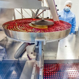 Як виготовляють ліки. Фоторепортаж з інноваційного цеху фармкомпанії «Фармак»