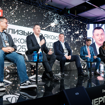 СЕО групи «Нафтогаз» Олексій Чернишов, в.о. голови «Укренерго» Олексій Брехт, СЕО D.Trading Дмитро Сахарук та радниця прем’єр-міністра з питань енергетики Наталія Бойко на форумі Forbes «Енергія бізнесу 2024» /Фото Антон Забєльський