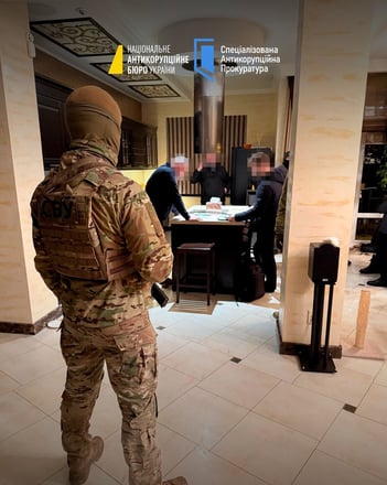Действующему нардепу сообщили о подозрении за попытку продать санкции СНБО за $250 000. Правоохранители рассказали детали дела /Фото 3