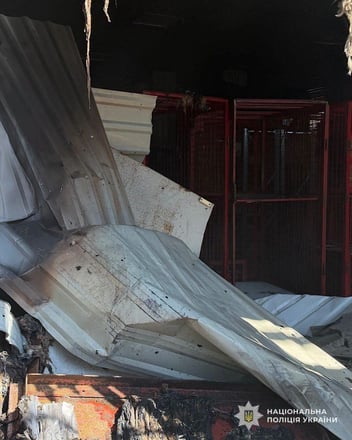 Росія атакувала депо та відділення «Нової пошти» у Дніпрі: є загиблий і п’ятеро поранених (фото) /Фото 1