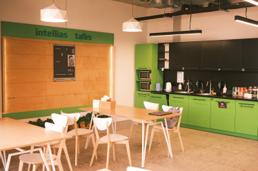 IT-компанія Intellias спробувала зміксувати простір, де народжується не тільки код, але й творчість. Що у неї вийшло /Фото 40