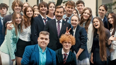 Польский Зеленский, но без «олигархов». Как адаптировали сериал «Слуга народа» для телевидения Польши. Forbes узнал детали /Фото 2