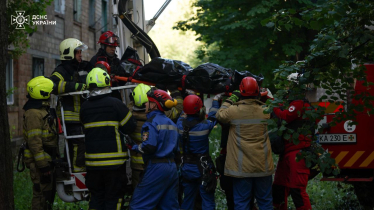 Росія завдала удару дронами і балістикою по Києву. Є загиблі і руйнування (фото, відео) /Фото 10