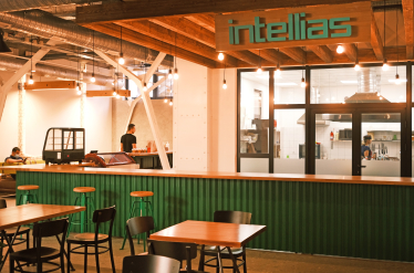 IT-компанія Intellias спробувала зміксувати простір, де народжується не тільки код, але й творчість. Що у неї вийшло /Фото 43