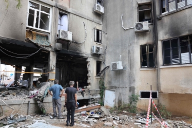 Будівлі в місті Ашкелон 9 жовтня 2023 року після того, як вночі в них влучила ракета із Сектору Гази. /Getty Images