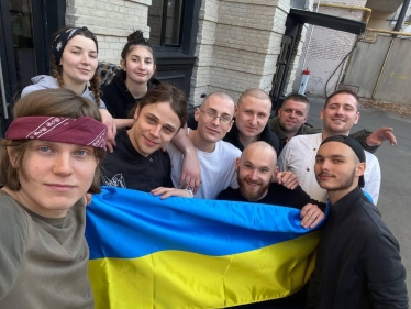 Инициатива «Киев Волонтерский» кормит 13 000 человек в день. Как бизнесы объединились с волонтерами, чтобы помочь военным и гражданскому населению /Фото 1