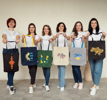 Розправити крила. У межах проєкту технічної допомоги Крила понад 3500 українських жінок отримали підтримку. Це допомогло їм стати більш економічно незалежними /Фото 1