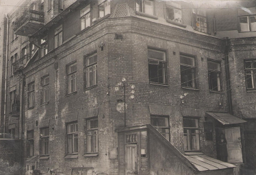 Рейтарська, 37