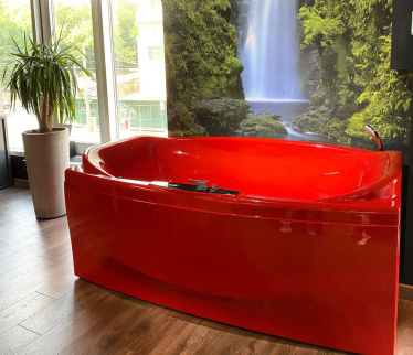 Олександр Марченко виробляв інноваційні ванни для президентів і шейхів, але війна зруйнувала майже все. Як він збирається перевинайти свій бізнес /Фото 2