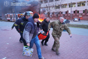 Росія атакувала промислову інфраструктуру в Запоріжжі, відомо про одного загиблого і 30 поранених (фото, відео) /Фото 3