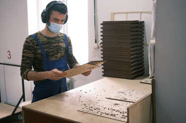 Ugears делает 100 000 3D-пазлов в месяц и продает их в 85 стран. Как выглядит производство этих необычных игрушек /Фото 20