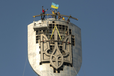 Планувалося, що тризуб буде виготовлено зі сталі «Запоріжсталі», а також сталі іноземного виробника – Aperam Genk Belgium. /Getty Images