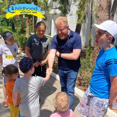 «Дитинство без війни» – благодійна програма Руслана Шостака, що евакуювала понад 2000 осіб. Як долучитися? /Фото 5