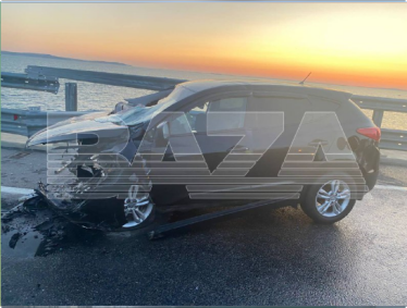 Росія заявила про пошкодження Кримського мосту, вночі там пролунали вибухи /Фото 6