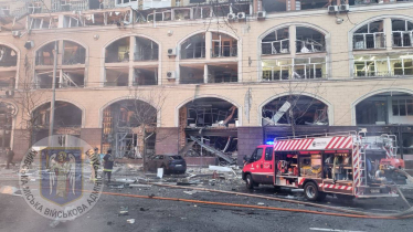 Росія атакувала Київ п'ятьма балістичними ракетами «Іскандер-М», є руйнування і постраждалі (фото, відео) /Фото 8