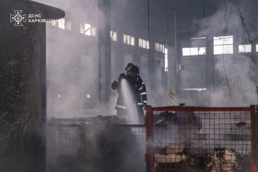 Россия дронами уничтожила часть сортировочного терминала «Новой почты» в Харьковской области (фото) /Фото 7