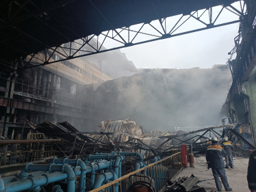 Одна ракета попала в машинный зал ТЭС – огромное помещение длиной в сотни метров и высотой в несколько этажей, объединяющее все энергоблоки станции. /пресс-служба ДТЕК